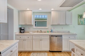Fridge, microwave, oven, stovetop - Beachfront home with coastal views & beach access - dog-friendly (Cape San Blas)