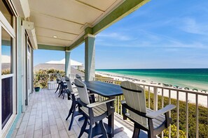 Outdoor dining - Gorgeous gulf-front condo w/shared outdoor pool  - beach service included (Santa Rosa Beach)