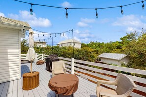 Outdoor dining - Bright Coastal Getaway with Easy Beach Access (Inlet Beach)