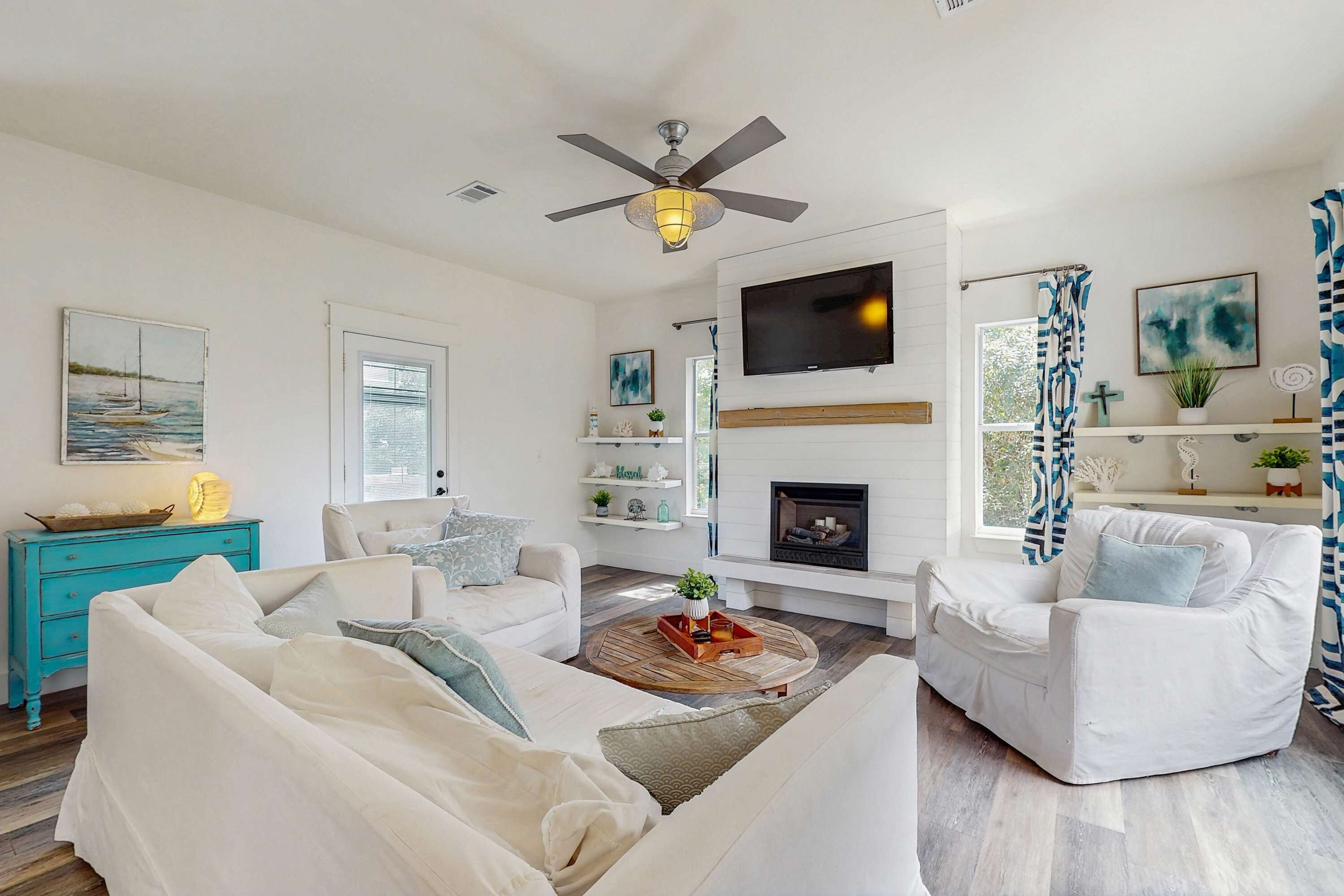 Televisión y oficina 