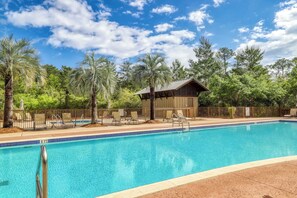 Pool - Beautiful condo with furnished balcony, pool & private beach access (Santa Rosa Beach)