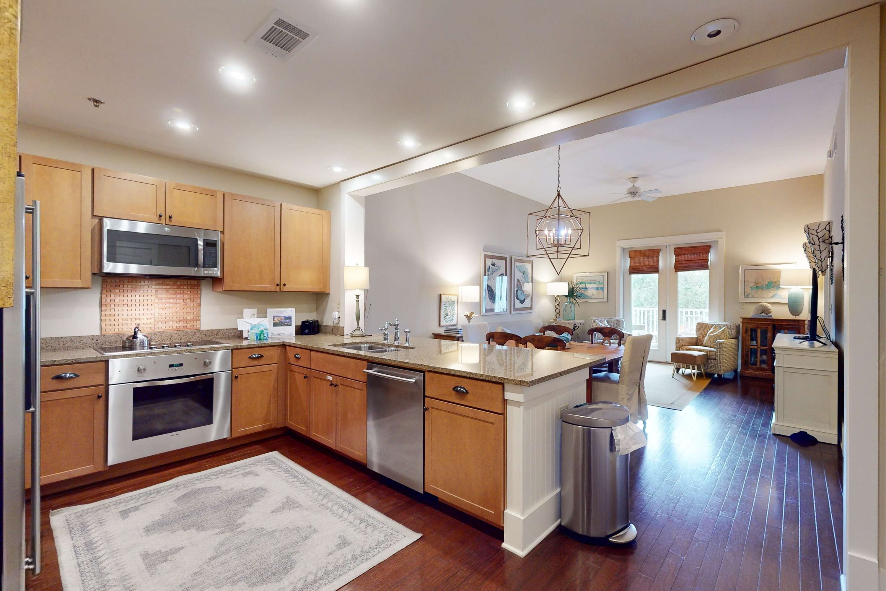 Geladeira, micro-ondas, fogão, cooktop