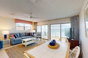 TV - Cozy remodeled condo steps away from the gulf in Blue Mountain Beach (Santa Rosa Beach)