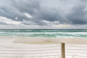 På stranden