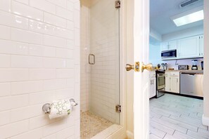 Fridge, microwave, oven, stovetop - Cozy remodeled condo steps away from the gulf in Blue Mountain Beach (Santa Rosa Beach)