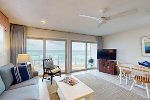 TV - Cozy remodeled condo steps away from the gulf in Blue Mountain Beach (Santa Rosa Beach)