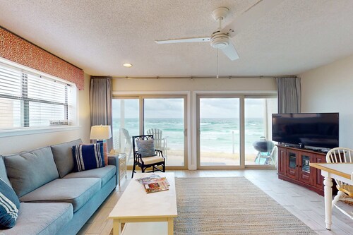Cozy remodeled condo steps away from the gulf in Blue Mountain Beach
