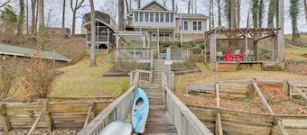 Lakefront, Hot Tub, Theater Game w/ Private Dock