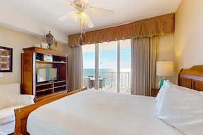 2 bedrooms, iron/ironing board, WiFi, bed sheets - High-rise condo with pool, hot tub, central AC, & free WiFi (Panama City Beach)