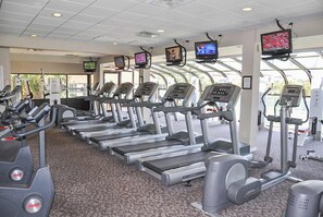 Fitness facility - Two-level waterfront condo near beach with balcony, patio, pool & hot tub (Panama City Beach)