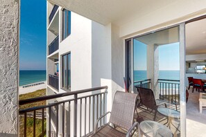 Property grounds - Beachfront Condo with Gulf-View, Balcony, with Shared Pool, & Gym (Navarre Beach)