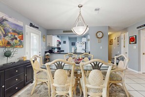 Dining - Coastal Townhouse with WiFi, Central AC, and Shared Pool (Navarre)