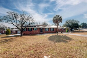 Interior - Near Medical Centers & Fort Jackson! Quiet Home (Columbia)