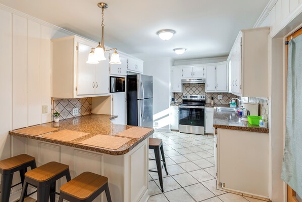 Interior - Near Medical Centers & Fort Jackson! Quiet Home (Columbia)