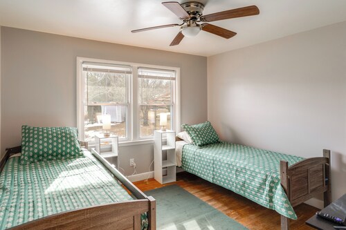 Near Medical Centers & Fort Jackson! Quiet Home