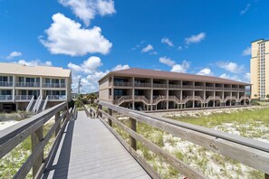 Exterior - Beachfront townhome w/ on-site beach access, heated pool, patio, grill, AC, W/D (Navarre Beach)