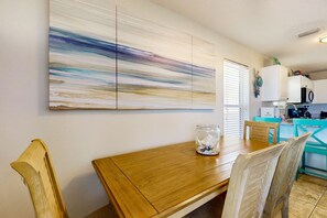 Dining - Bright condo with shared pool, beach access & central location (Navarre Beach)