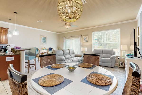 TV - Inviting, two-story home with furnished patio, washer/dryer, & pool access (Navarre)