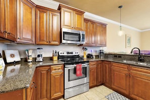 Fridge, microwave, oven, stovetop - Inviting, two-story home with furnished patio, washer/dryer, & pool access (Navarre)