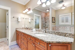 Shower, hair dryer, towels - Invitingly Warm 4-Bedroom - Gated Community - Seasonal Beach Service Included (Panama City Beach)