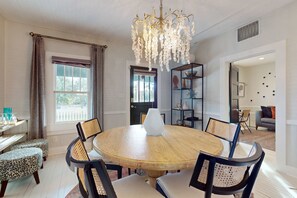 Dining - Historic downtown cottage with high-speed WiFi and central AC - dogs okay (Pensacola)