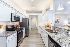 Fridge, microwave, oven, stovetop - Gorgeous coastal home with plenty of space, close to beach and Pet friendly (Navarre)