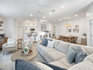 TV, table football, offices - Gorgeous coastal home with plenty of space, close to beach and Pet friendly (Navarre)