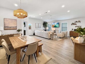 Interior - Gorgeous coastal home with plenty of space, close to beach and Pet friendly (Navarre)