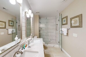 Shower, hair dryer, towels - Updated 1st-floor condo with large private balcony, pool, grills, firepit, & gym (Miramar Beach)