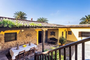 Outdoor dining - Home2Book Traditional Home with Terrace & Pool (Tacoronte)