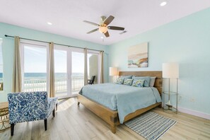 4 bedrooms, iron/ironing board, travel cot, WiFi - Beachfront townhome with ocean views, 2 balconies, W/D, & AC - dog-friendly (Pensacola Beach)