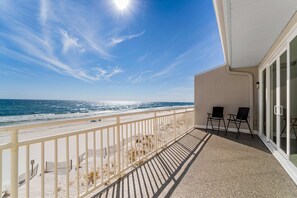 Property grounds - Beachfront townhome with ocean views, 2 balconies, W/D, & AC - dog-friendly (Pensacola Beach)