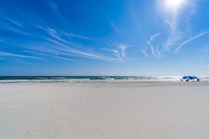 On the beach - Beachfront townhome with ocean views, 2 balconies, W/D, & AC - dog-friendly (Pensacola Beach)