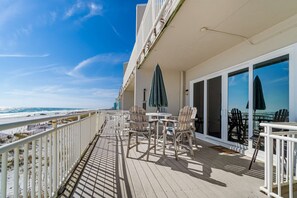 Outdoor dining - Beachfront townhome with ocean views, 2 balconies, W/D, & AC - dog-friendly (Pensacola Beach)