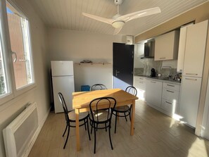 Fridge, microwave, oven, stovetop - Valras Arrago, Rosyta 223 (Valras-Plage)