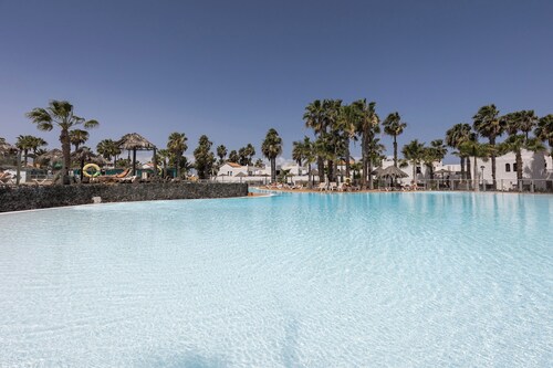 Home2Book Apt with Pool near Beaches in Corralejo