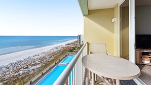 A balcony with a view of the beach and a swimming pool. - Stunning top-floor condo with balcony, pool, & beach access - great location (Fort Walton Beach)