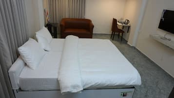 Dobbeltrom – deluxe, hageutsikt | Skrivebord, skrivebord for bærbar PC og wi-fi (inkludert)