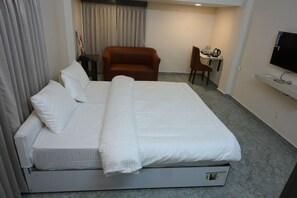 Deluxe Double Room, Garden View | Desk, laptop workspace, free WiFi