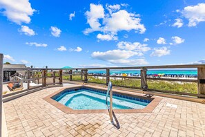 Pool - 6th Floor Condo, On-site restaurant & bar, Splash pad w/ pool (Destin)