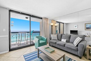 TV, DVD player, offices - Beach-chic 18th floor condo w/ gulf-front views Indoor & outdoor pool on-site (Destin)