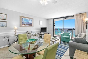 TV, DVD player, offices - Beach-chic 18th floor condo w/ gulf-front views Indoor & outdoor pool on-site (Destin)
