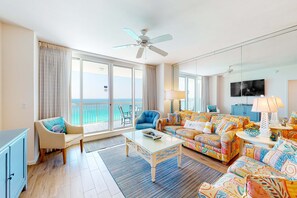 TV, DVD player, offices - Comfortable condo with Gulf-front balcony & on-site pool (Destin)