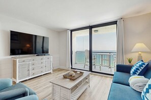 TV, DVD player, offices - Spacious oceanfront condo with pool on-site, ocean view, WiFi & central AC (Destin)