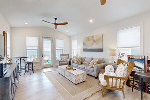 Televisión, reproductor de DVD, oficina