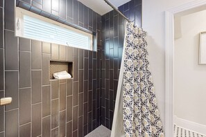 Shower, towels - Newly renovated gulf front home - Dog friendly, multiple decks, boardwalk 2 beach (St. George Island)