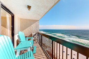 Property grounds - Beachfront Escape with Gulf Views, Pool & Hot Tub (Destin)