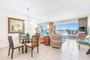 TV, DVD player, offices - Well-equipped Gulf-front condo on 3rd floor with outdoor pool, grills & gym (Miramar Beach)