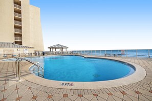 Pool - Well-equipped Gulf-front condo on 3rd floor with outdoor pool, grills & gym (Miramar Beach)