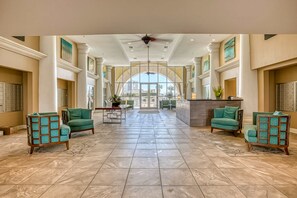 Lobby - Spacious & well-equipped condo with partial ocean views, shared pool, gym (Miramar Beach)